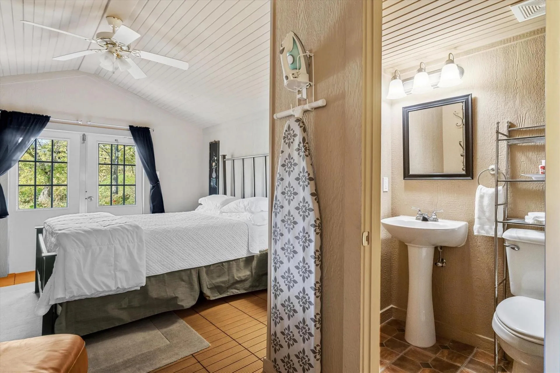 Private cottage lodging for Lake Bonham visitors